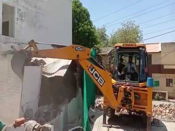 Bulldozer Action: अतिक्रमण को लेकर शाहीन बाग में बहुत जल्द हो सकती है MCD की कार्रवाई Bulldozer Action: अतिक्रमण को लेकर शाहीन बाग में बहुत जल्द हो सकती है MCD की कार्रवाई
