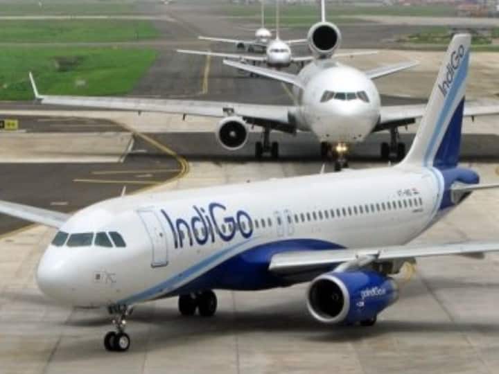 धुआं दिखने के बाद अहमदाबाद से लखनऊ जा रहे इंडिगो एयरलाइंस के विमान की नागपुर में इमरजेंसी लैंडिंग, 54 लोग थे सवार