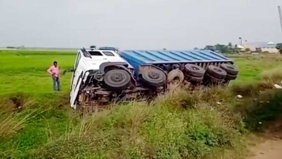 East Burdwan : বর্ধমানে মর্মান্তিক পথ দুর্ঘটনা, একই পরিবারের চারজনের মৃত্যু, মৃত টোটোচালকও । Bangla News