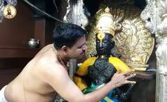 PHOTO : उष्म्याचा त्रास जाणवू नये म्हणून विठुरायाची चंदन उटी पूजा