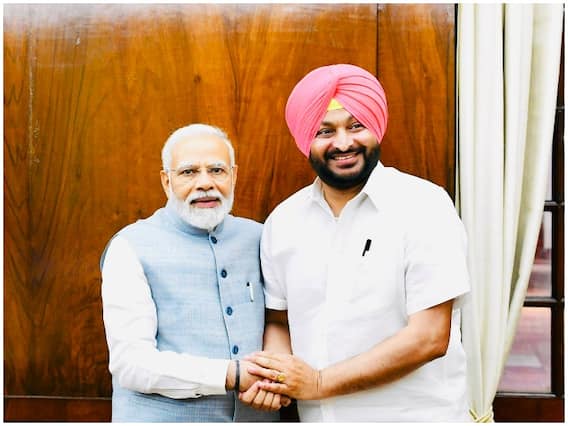 पंजाब से कांग्रेस सांसद रवनीत सिंह बिट्टू ने पीएम मोदी से की मुलाकात, अटकलें शुरू पंजाब से कांग्रेस सांसद रवनीत सिंह बिट्टू ने पीएम मोदी से की मुलाकात, अटकलें शुरू