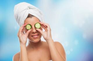 Health tips keep cucumber on eyes to avoid heat benefits of cucumber ગરમીથી બચવા આંખો પર રાખો કાકડી, જાણો શું છે ફાયદા