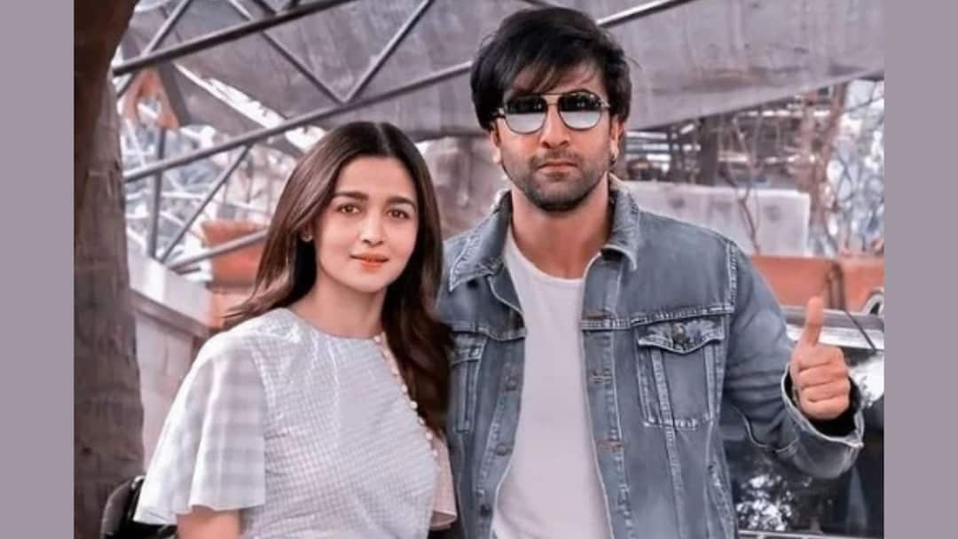 Ranbir Kapoor and Alia Bhatt To Marry In Second Week Of April In A Private Wedding Ceremony, know in details Ranbir-Alia Marriage: চলতি মাসেই বিয়ে রণবীর-আলিয়ার, তড়িঘড়ি বিয়ে সারার কারণ কী?