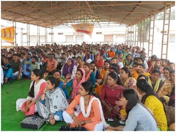 MNREGA Workers Strike: बस्तर में मनरेगा कर्मी अनिश्चितकालीन हड़ताल पर गए, कामकाज पूरी तरह ठप