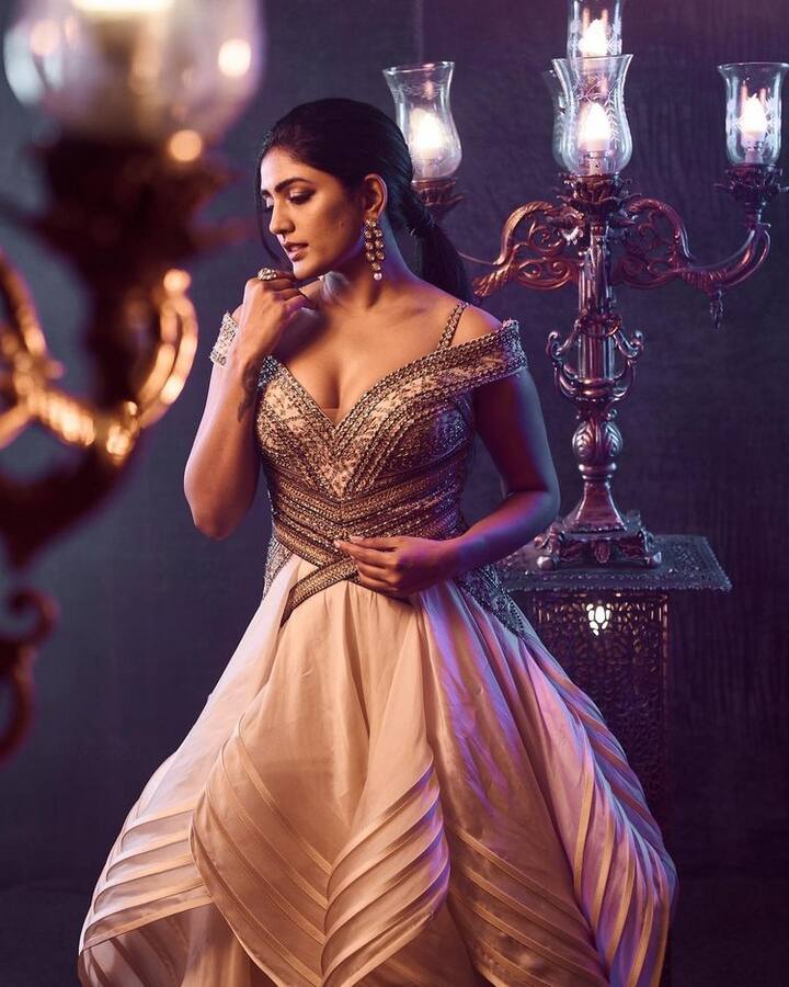 ఆ తరువాత పలు సినిమా అవకాశాలు దక్కించుకుంది. (Courtesy : Eesha Rebba Instagram)