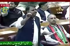 Pakistan Political Crisis: 'Imran Khan bas badi-badi baatein krte hai', says Tarek Fatah | India Chahta Hai