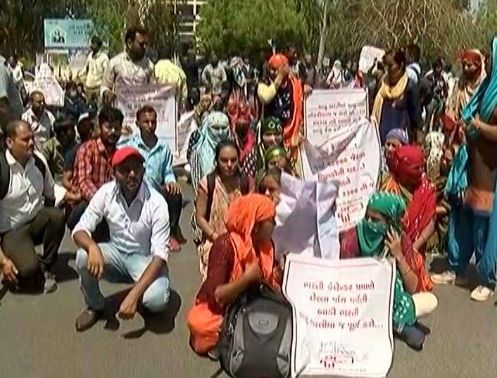 vidhya sahayak protest  in Gandhinagar  વિદ્યાસહાયક ભરતીના ઉમેદવારોનો ગાંધીનગરમાં ઉગ્ર વિરોધ, જાણો શું કરી માંગ