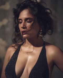 Richa Chadha: ब्लॅक ड्रेस अन् कर्ली हेअर; रिचाचा लूक चर्चेत