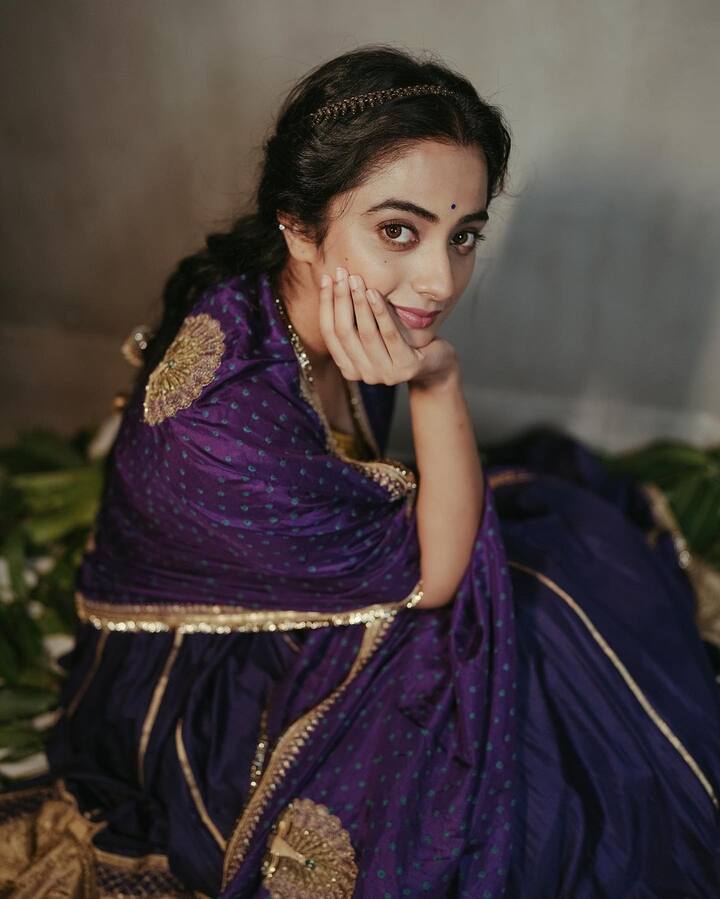 கொஞ்சும் தாமரை கொஞ்சும் தாமரை வந்து எங்கும் பூத்தாட
