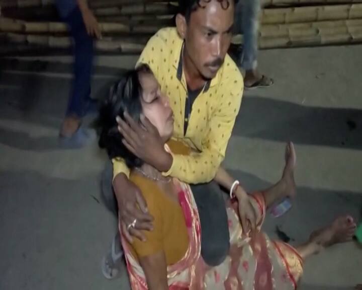 Siliguri News: Young women allegedly committed suicide together ahead of impending wedding of one Siliguri News: 'আমাদের আলাদা করবেন না', আর্তি সুইসাইড নোটে, শিলিগুড়িতে এক শাড়িতে ফাঁস লাগিয়ে আত্মঘাতী দুই তরুণী
