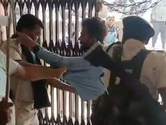 Nawada News: बैंक में खाता खुलवाने गया था युवक, लाइन में खड़े रहने के दौरान कर दी ये गलती, जमकर हुई पिटाई