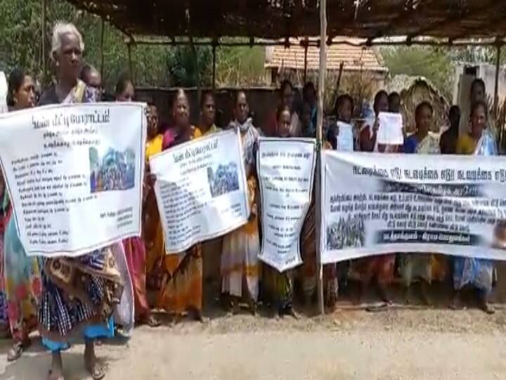 Ramanathapuram: Villagers protest against the setting up of a salt company by a private company கண்மாயை ஆக்ரமித்து தனியார் நிறுவனம் உப்பளம் - தீப்பந்தத்துடன் கண்மாய்குள் குடியேறிய கிராம மக்கள்