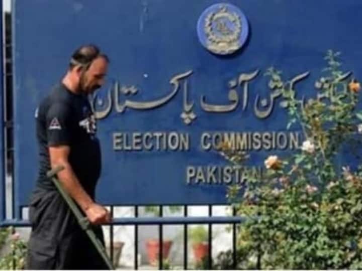 Pakistan poll panel says holding elections within 3 months not possible: Report Pakistan Political Crisis: पाकिस्तानी चुनाव आयोग ने खड़े किए हाथ, कहा- तीन महीने में आम चुनाव कराना मुमकिन नहीं, गिनाईं मजबूरियां