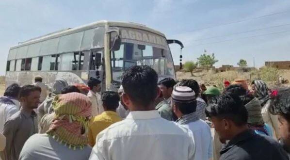 Accident News Running in a moving bus, 3 killed, 2 injured, 5 burnt ਦਰਦਨਾਕ : ਚਲਦੀ ਬੱਸ 'ਚ ਦੌੜਿਆ ਕਰੰਟ, 2 ਸਕੇ ਭਰਾਵਾਂ ਸਣੇ 3 ਦੀ ਮੌਤ, 5 ਝੁਲਸੇ