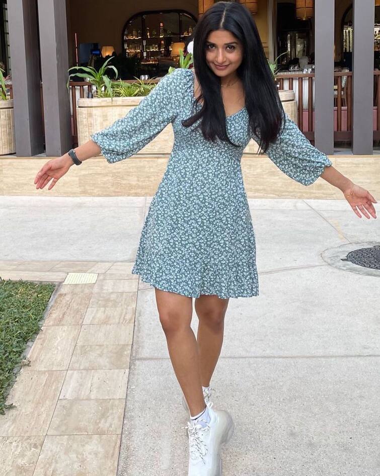Actress meera jasmine : குட்டி உடையில் நெட்டி முறிக்கும் மீரா ஜாஸ்மின்... அசத்தல் க்ளிக்ஸ்!