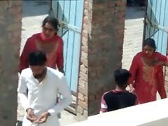 Punjab News: पंजाब के बठिंडा में नशा बेचती महिला का वीडियो वायरल, उठ रहे हैं कई सवाल