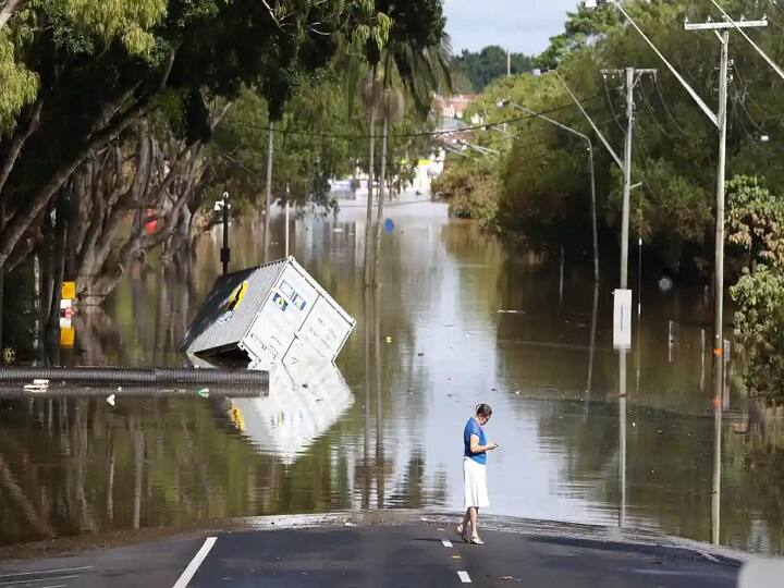 IPCC report: ‘now or never’ if world is to stave off climate disaster IPCC report:’இறுதி வாய்ப்பு’ உலகைக் காக்க வழி கூறும் ஐ.பி.சி.சி.’