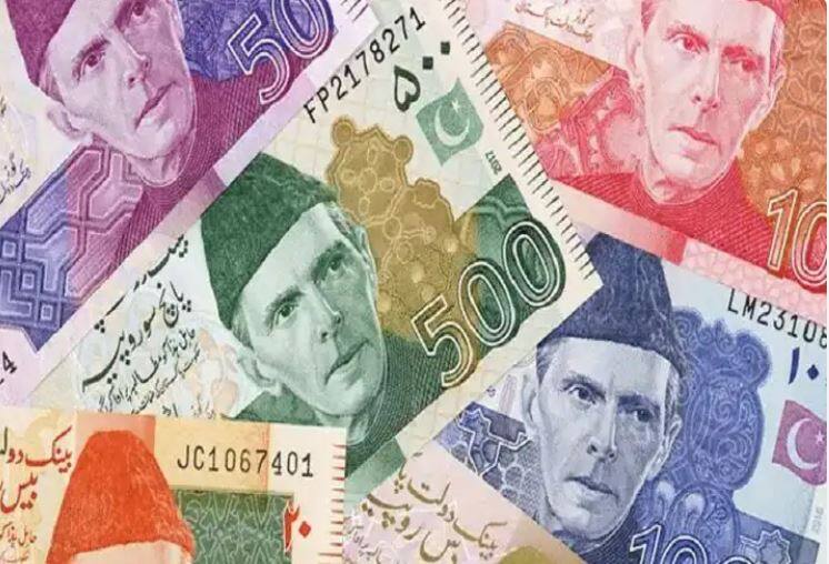 record-fall-in-pakistan-rupee-against-dollar-today- पाकिस्तानची आर्थिक संकटाकडे वाटचाल, डॉलरच्या तुलनेत पाकिस्तानी रुपयात विक्रमी घसरण