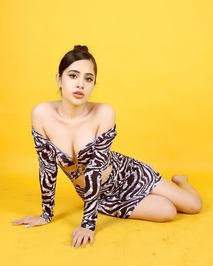 तिच्या एअरपोर्ट लूकची देखील चर्चा सोशल मीडियावर होते. अनेक वेळा उर्फीला तिच्या बोल्ड कपड्यांमुळे ट्रोल केले जाते.(photo:urf7i/ig)