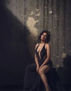 ਬਲੈਕ ਥਾਈ ਹਾਈ ਸਲਿਟ ਡਰੈੱਸ ਪਹਿਨ ਕੇ ਰਿਚਾ ਚੱਢਾ ਨੇ ਵਧਾਇਆ ਇੰਟਰਨੈੱਟਦਾ ਪਾਰਾ , ਫੋਟੋ ਦੇਖ ਤੇਜ਼ ਹੋਈ ਫ਼ੈਨਜ ਦੇ ਦਿਲ ਦੀ ਧੜਕਣ !