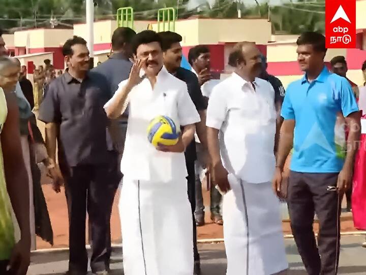 Chief Minister Stalin Steps to Improve samathuvapuram and he played volleyball with youngsters there Watch Video : வாலிபர்களுடன் வாலிபால் ஆடிய முதலமைச்சர்... சமத்துவபுரத்தில் ஒரு சம்பவம்..