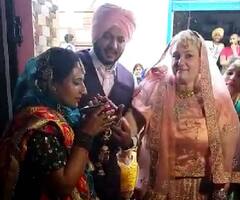 ਫੇਸਬੁੱਕ ਦਾ ਪਿਆਰ ਚੜ੍ਹਿਆ ਪ੍ਰਵਾਨ, ਅਮਰੀਕਾ ਤੋਂ ਆਈ ਗੋਰੀ ਮੇਮ ਨੇ ਪੰਜਾਬੀ ਗੱਭਰੂ ਨਾਲ ਲਈਆਂ ਲਾਵਾਂ