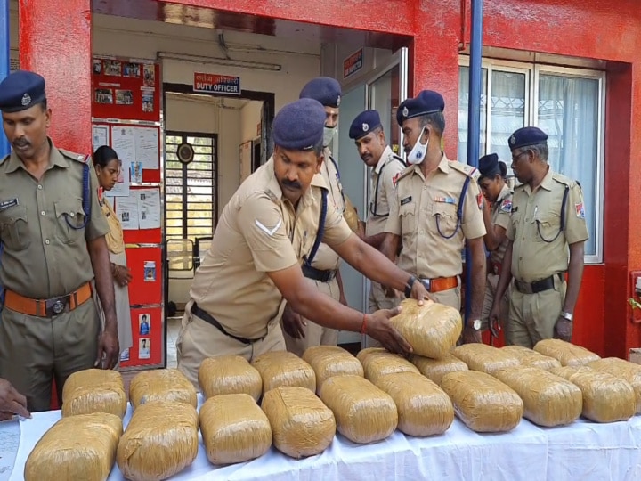 குடும்பத்துடன் ரயிலில் கஞ்சா கடத்திய 3 பேர் கைது - 10 லட்சம் மதிப்புள்ள கஞ்சா பொட்டலங்கள் பறிமுதல்