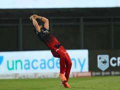 Virat Kohli Catch : அவுட்டாகி பெவிலியனுக்கு திரும்பிய படிக்கல்..! கையை பிடித்து மீண்டும் அழைத்து வந்த அம்பயர்..! நடந்தது என்ன?