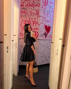 Actress meera jasmine : குட்டி உடையில் நெட்டி முறிக்கும் மீரா ஜாஸ்மின்... அசத்தல் க்ளிக்ஸ்!