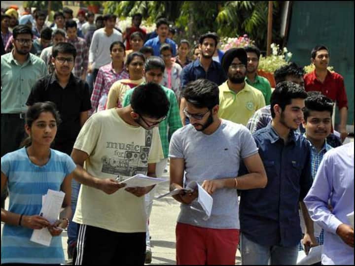 2400 पदों के लिए भरे गए 22 लाख फॉर्म, एक नौकरी के लिए 917 उम्मीदवार&nbsp;