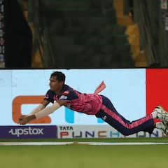 IPL 2022:  कार्तिक की विस्फोटक पारी से लेकर नवदीप के कैच तक, बंगलौर-राजस्थान के मैच की यादगार तस्वीरें