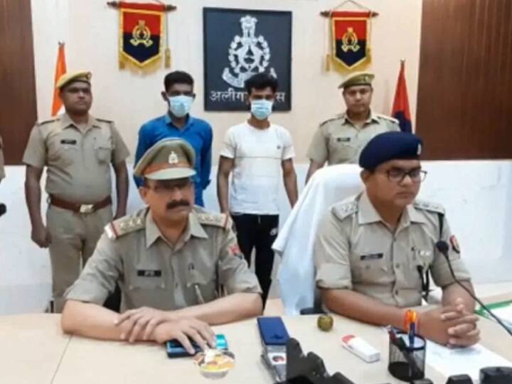 Aligarh Cyber Police arrested 70 lakh fraudster and account freeze ann Aligarh Crime News: एलआईसी के बोनस के नाम पर 70 लाख की ठगी, साइबर पुलिस ने दो आरोपियों को किया गिरफ्तार