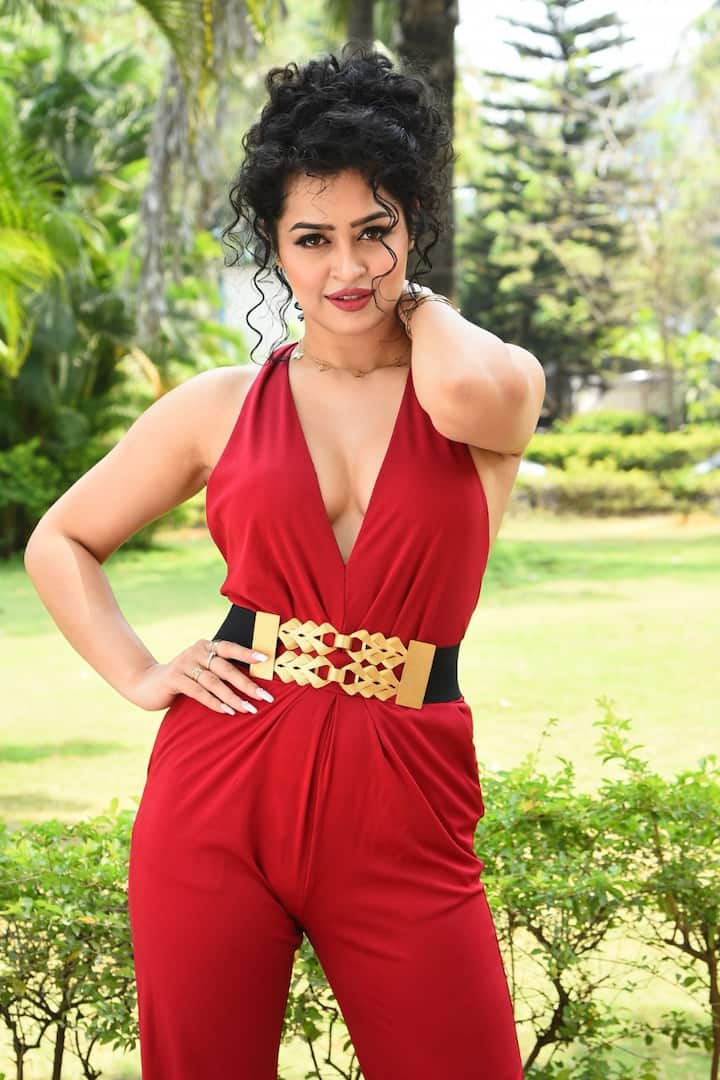 అప్సర రాణి అందమైన ఫోటోలు