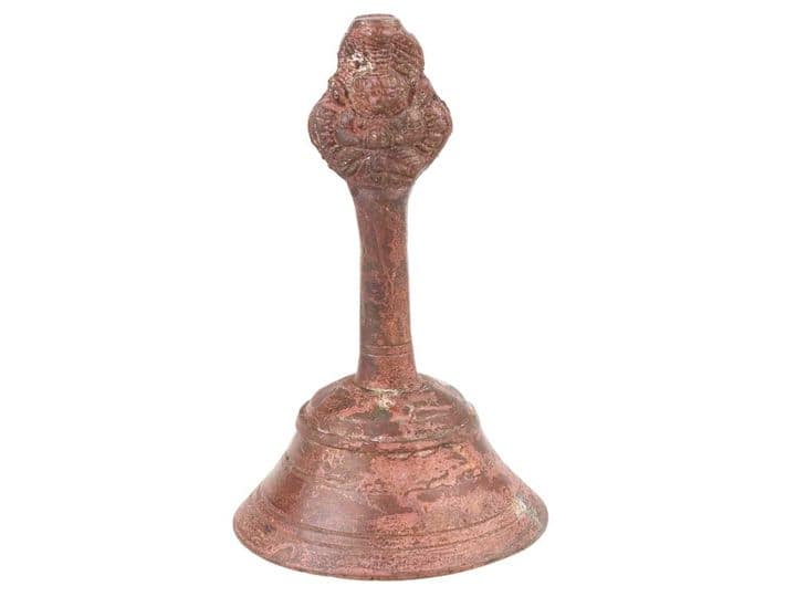 Vastu tips positive energy comes in home from ringing bell know ring bell benefits पूजा के दौरान घंटी बजाने से घर में आती है पॉजिटिव एनर्जी, लेकिन इन बातों का ध्यान रखना है जरूरी