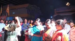 Aurangabad : कायगावात फौजी सूनबाईचं सासूबाई आणि गावकऱ्यांकडून जंगी स्वागत