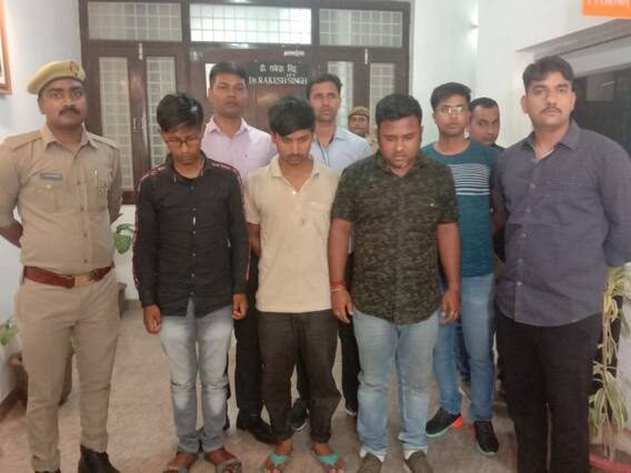 Prayagraj: प्रयागराज में ऑनलाइन ठगी करने वाले गिरोह का पर्दाफाश, फर्जी आधारकार्ड के जरिए करते थे अपराध Prayagraj: प्रयागराज में ऑनलाइन ठगी करने वाले गिरोह का पर्दाफाश, फर्जी आधारकार्ड के जरिए करते थे अपराध