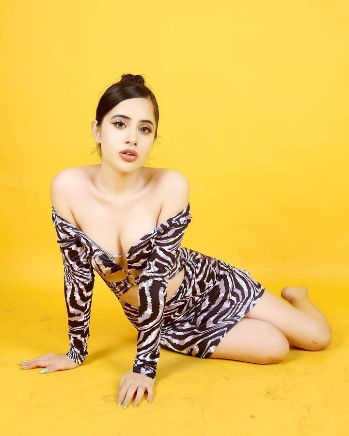 Urfi Javed : अभिनेत्री उर्फी जावेद (Urfi Javed) ही तिच्या अतरंगी फॅशन्स सेन्समुळे नेहमी चर्चेत असते. बिग बॉस ओटीटीमुळे उर्फीला विशेष लोकप्रियता मिळाली.(photo:urf7i/ig)