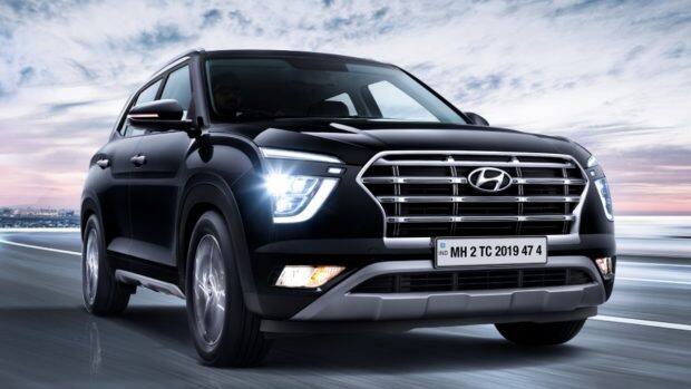 Hyundai Creta: Hyundai Creta एक बार फिर भारत में सबसे ज्यादा बिकने वाली मिड-साइज SUV है. हालांकि, पिछले महीने इसने 17 फीसदी की नेगेटिव वृद्धि दर्ज की क्योंकि देश में 10,532 यूनिट्स की बिक्री हुई थी.
