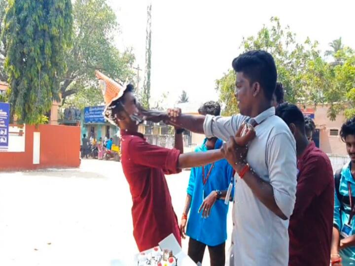 Nagapattinam: Youths celebrating their birthday in front of the police station கெத்து காட்டுவதற்காக போலீஸ் ஸ்டேஷன் முன் பிறந்தநாள் கொண்டாட்டம் - நுரை பொங்கும் ஸ்பிரே அடித்து ரகளை