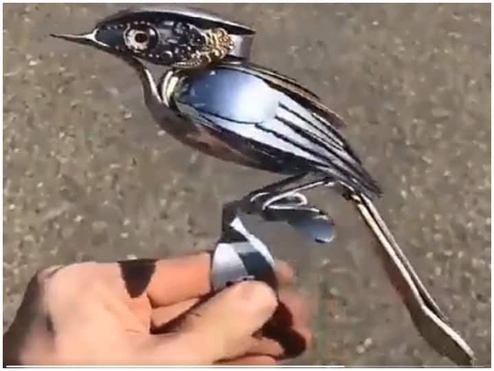man made a amazing artwork with some spoons Viral Video: शख्स ने चम्मच से बनाई अद्भुत कलाकृति, देखकर आप भी रह जाओगे हैरान