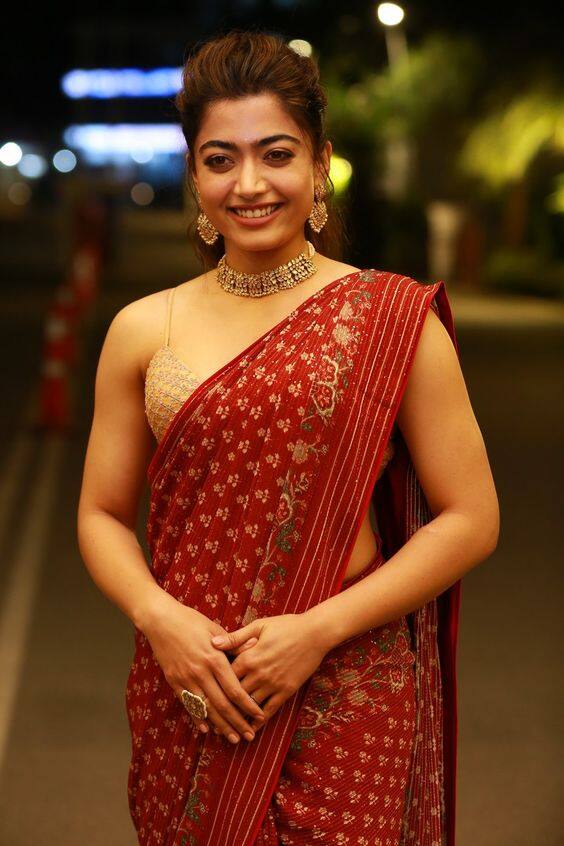 காதுல வேற எதுவும் கேக்கல
