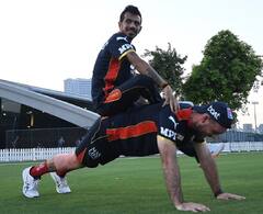 IPL 2022: લગ્ન પછી RCB સાથે જોડાયો ગ્લેન મેક્સવેલ, રાજસ્થાન રોયલ્સના યુઝવેન્દ્ર ચહલ સાથે મસ્તી કરી