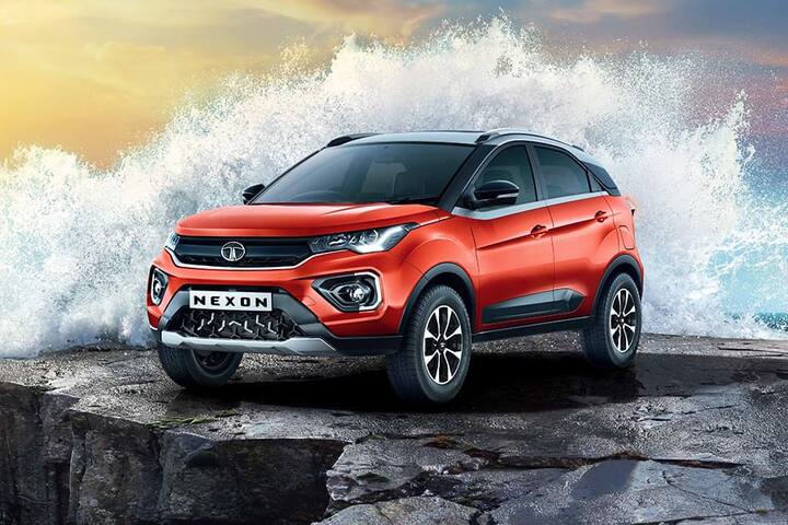 Tata Nexon: टाटा नेक्सन एक बार फिर भारत की सबसे ज्यादा बिकने वाली SUV बन गई है. पिछले महीने, 65 प्रतिशत की सालाना बढ़ोतरी के साथ, देश में नेक्सॉन की 14,315 यूनिट बेची गईं. इस लिस्ट में ये चौथे नंबर पर है.