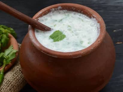 Benefits of butter milk in tamil health tips for summer மாதவிடாய் முதல் ரத்த அழுத்தம் வரை..! கொளுத்தும் வெயிலில் இருந்து தப்பிக்க நீர் மோர் குடிங்க!