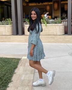 Actress meera jasmine : குட்டி உடையில் நெட்டி முறிக்கும் மீரா ஜாஸ்மின்... அசத்தல் க்ளிக்ஸ்!