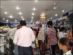 Delhi School Dress: बच्चों के पुराने ड्रेस हुए छोटे, दिल्ली में स्कूल खुलते ही बढ़ी यूनिफॉर्म और जूतों की डिमांड