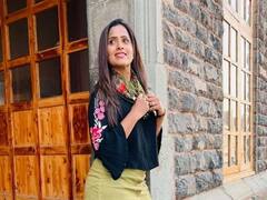 Intinti Gruhalakshmi Prashanthi: మోడ్రన్, ట్రెడిషనల్ ఏ లుక్కులో అయినా కేక