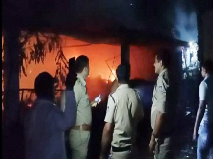 Madhya Pradesh sudden fire broke out in the firecracker factory indore ann Indore: पटाखा फैक्ट्री में अचानक लगी भीषण आग, 1 KM दूर तक दिखाई दी लपटें, लाखों का हुआ नुकसान