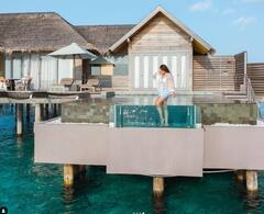 बिकिनी पहन मालदीव के समंदर में उतरीं सोनाक्षी सिन्हा, सोशल मीडिया पर वायरल ये तस्वीरें