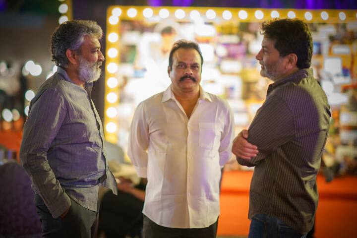 నిర్మాత డీవీవీ దానయ్యతో రాజమౌళి, త్రివిక్రమ్ 